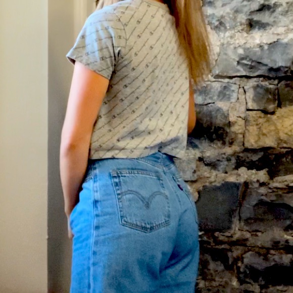 Champion Print Graphic Tee. Cropped. Size M. Grey - Picture 2 of 3